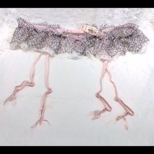 NWT Victoria’s Secret Lace Garter Belt M/L